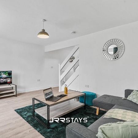 Wolverhampton - Amazing 3 Bedroom, Sleeps 6, Wi-Fi - Jrr Stays Bagian luar foto