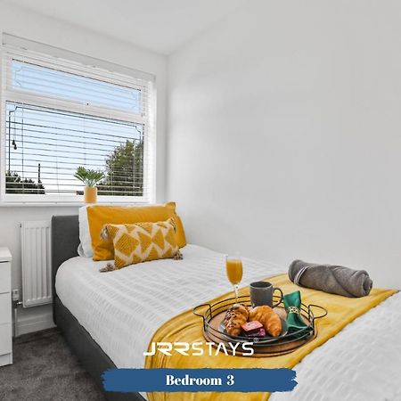 Wolverhampton - Amazing 3 Bedroom, Sleeps 6, Wi-Fi - Jrr Stays Bagian luar foto