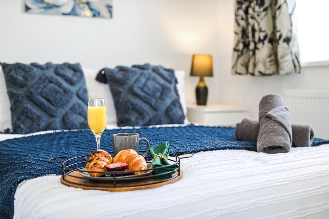 Wolverhampton - Amazing 3 Bedroom, Sleeps 6, Wi-Fi - Jrr Stays Bagian luar foto