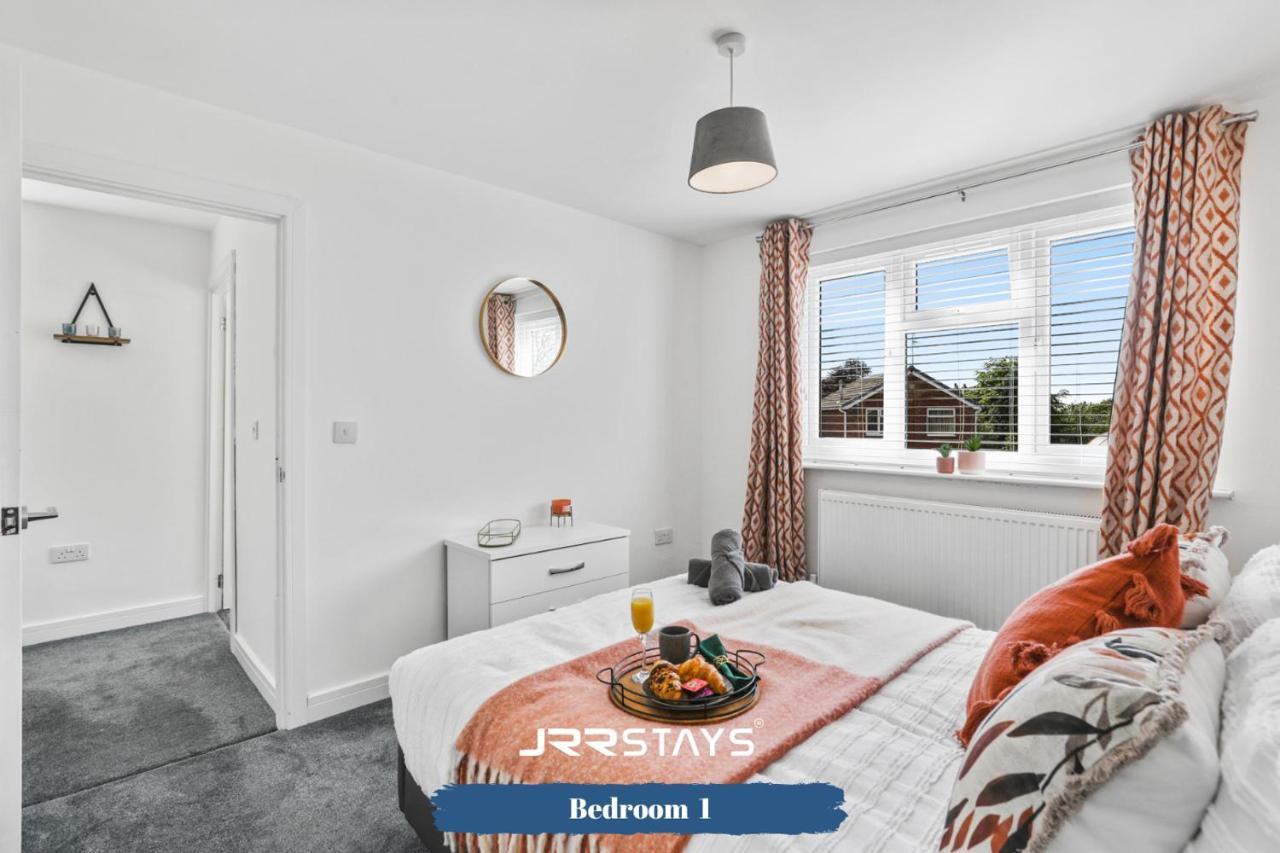 Wolverhampton - Amazing 3 Bedroom, Sleeps 6, Wi-Fi - Jrr Stays Bagian luar foto