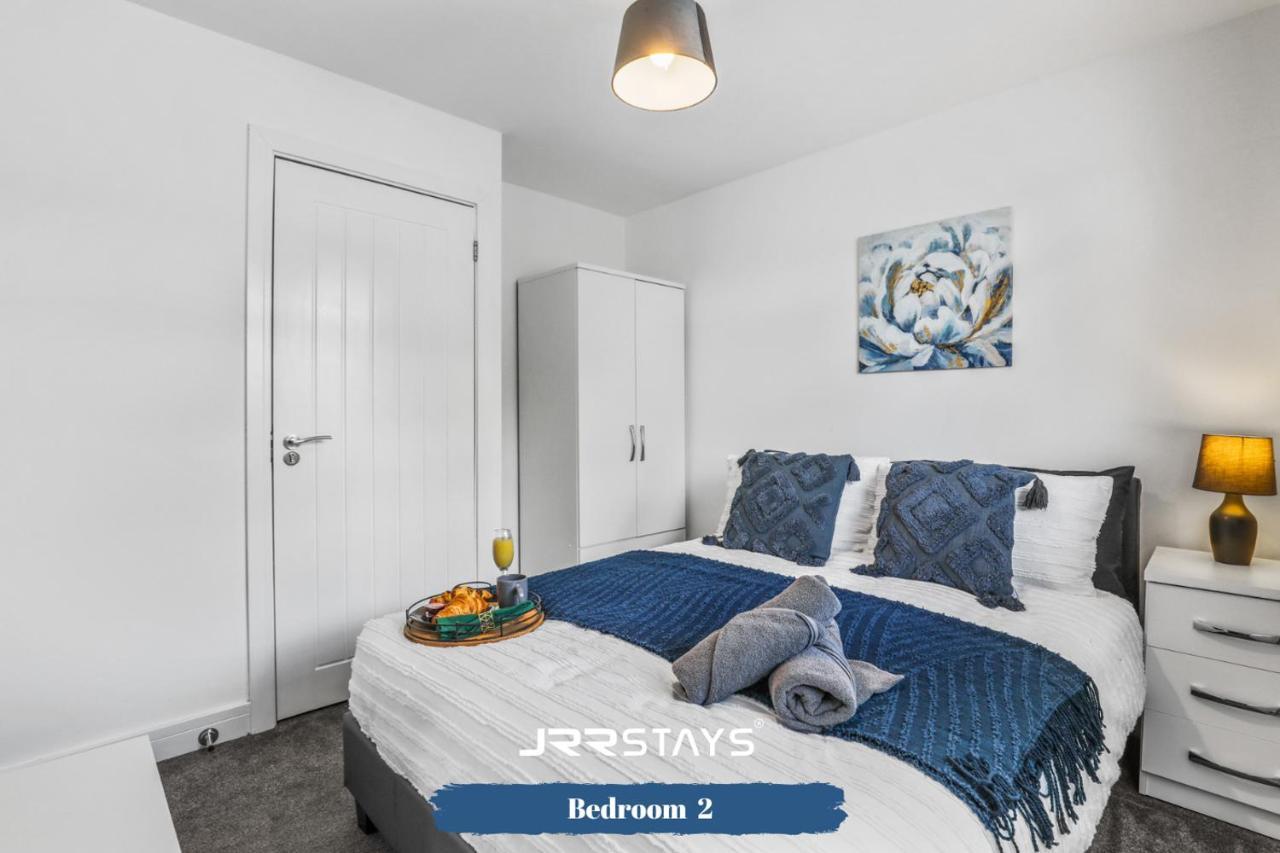 Wolverhampton - Amazing 3 Bedroom, Sleeps 6, Wi-Fi - Jrr Stays Bagian luar foto