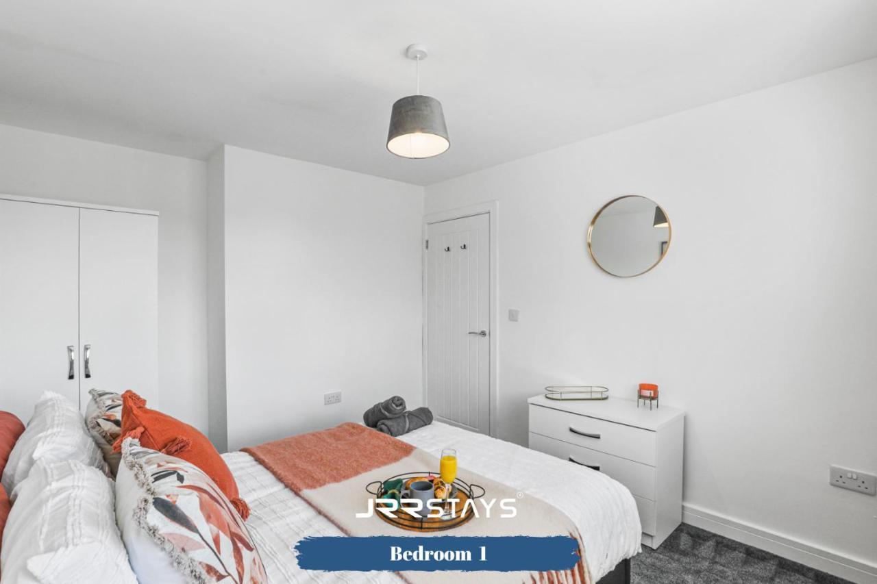 Wolverhampton - Amazing 3 Bedroom, Sleeps 6, Wi-Fi - Jrr Stays Bagian luar foto