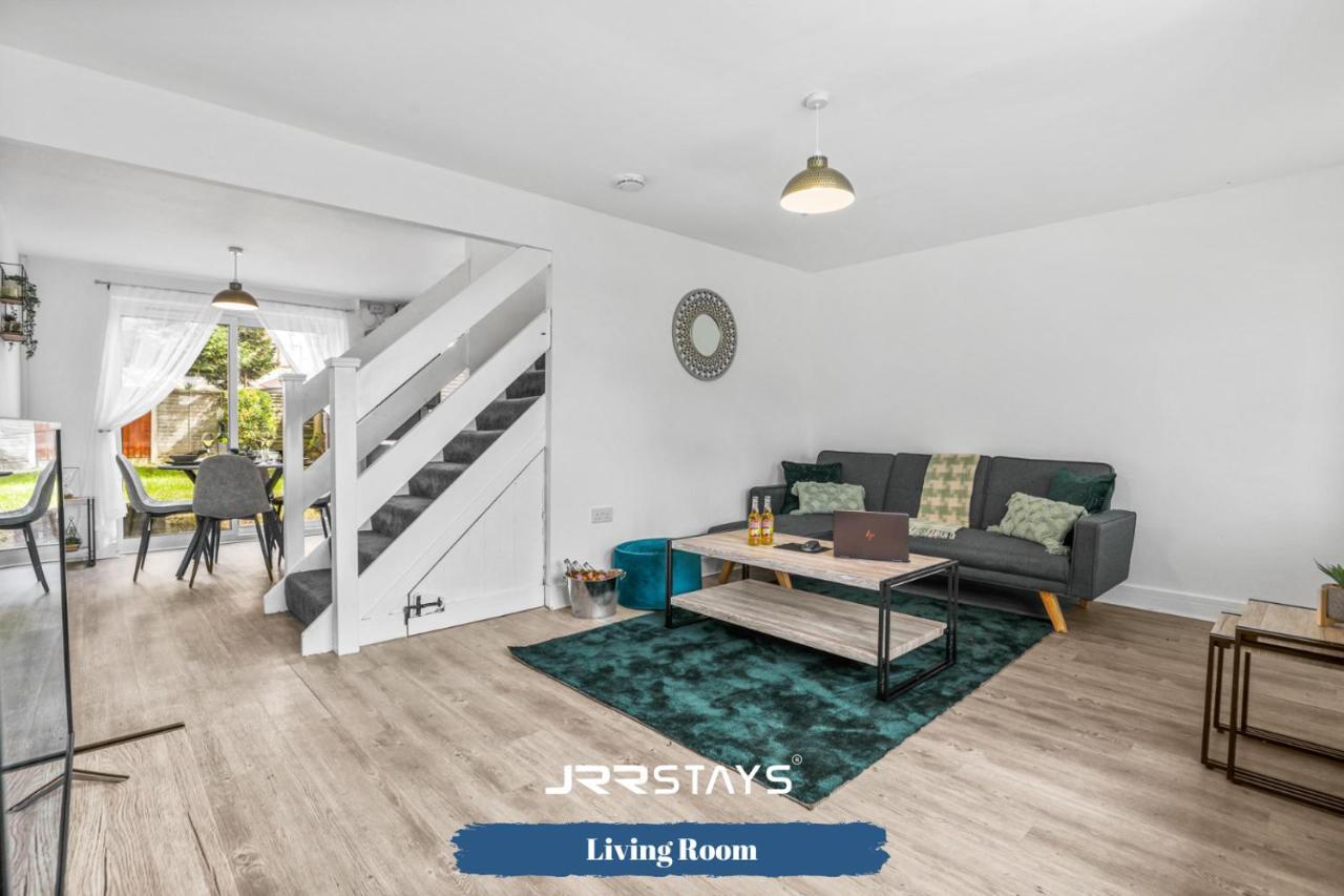 Wolverhampton - Amazing 3 Bedroom, Sleeps 6, Wi-Fi - Jrr Stays Bagian luar foto