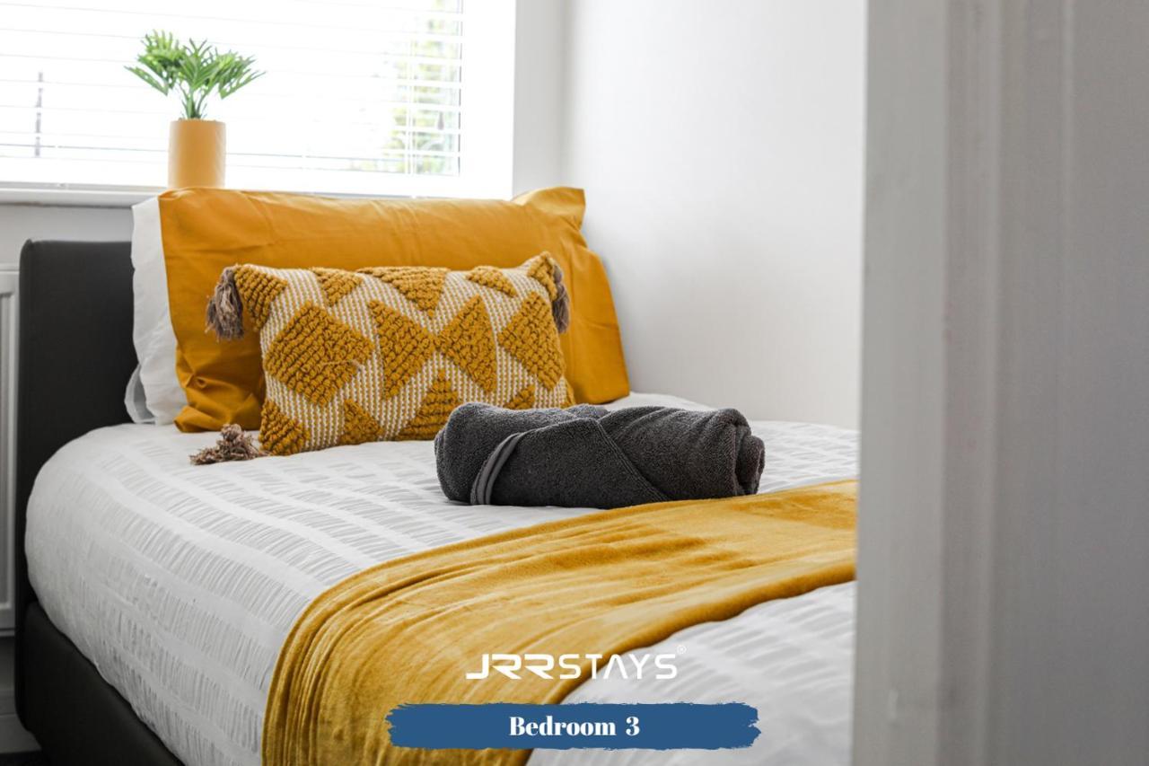 Wolverhampton - Amazing 3 Bedroom, Sleeps 6, Wi-Fi - Jrr Stays Bagian luar foto