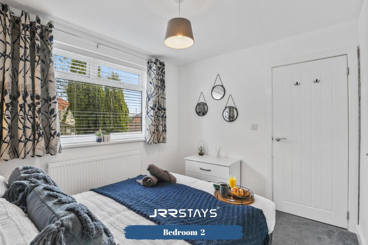 Wolverhampton - Amazing 3 Bedroom, Sleeps 6, Wi-Fi - Jrr Stays Bagian luar foto
