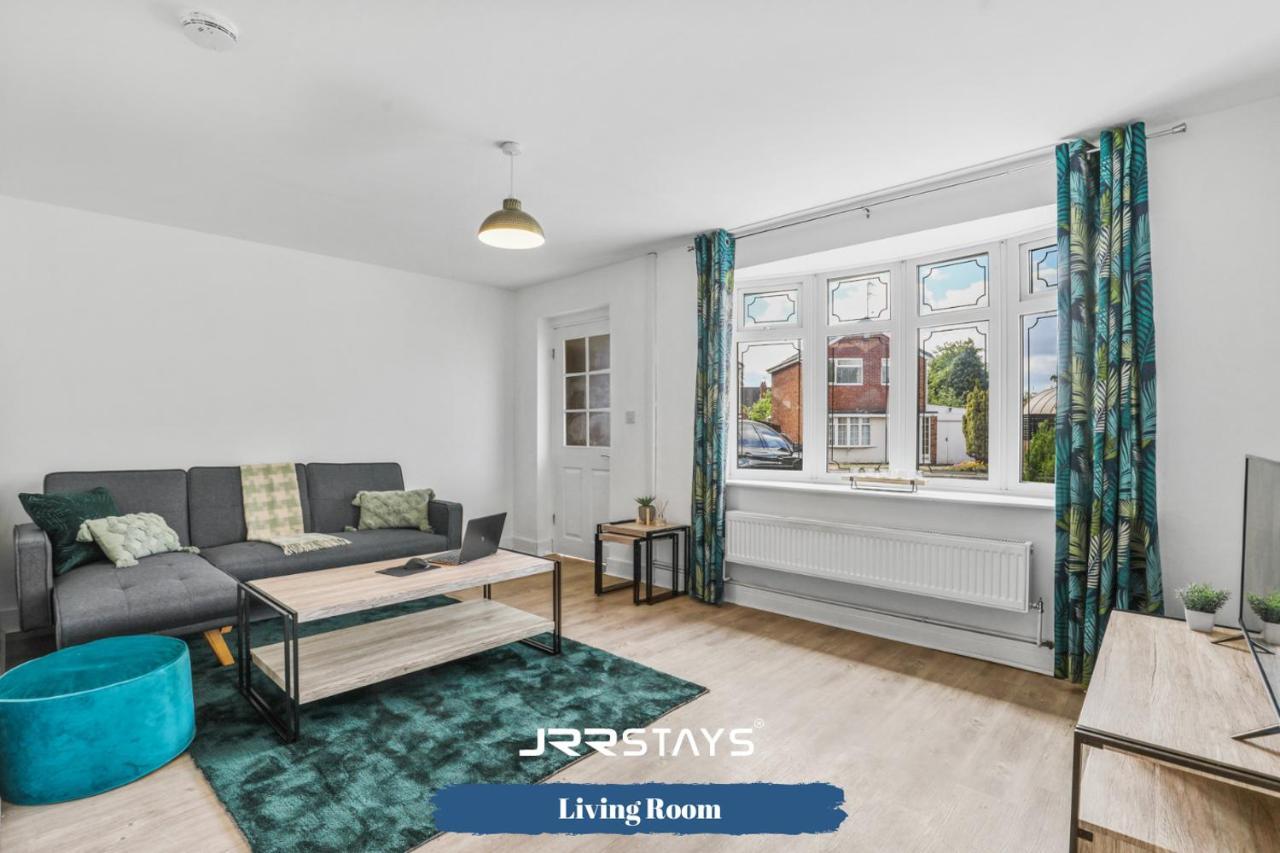 Wolverhampton - Amazing 3 Bedroom, Sleeps 6, Wi-Fi - Jrr Stays Bagian luar foto