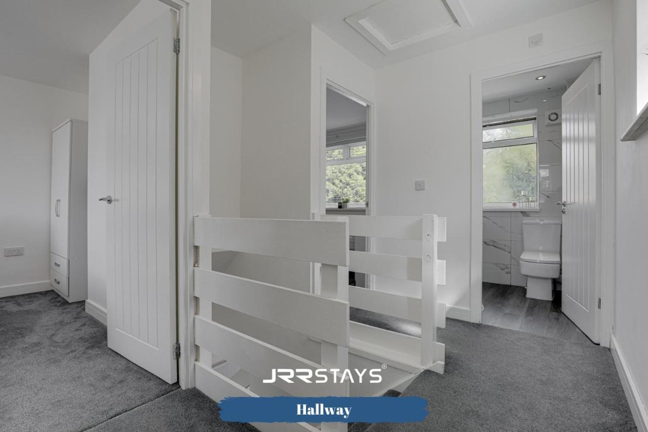 Wolverhampton - Amazing 3 Bedroom, Sleeps 6, Wi-Fi - Jrr Stays Bagian luar foto