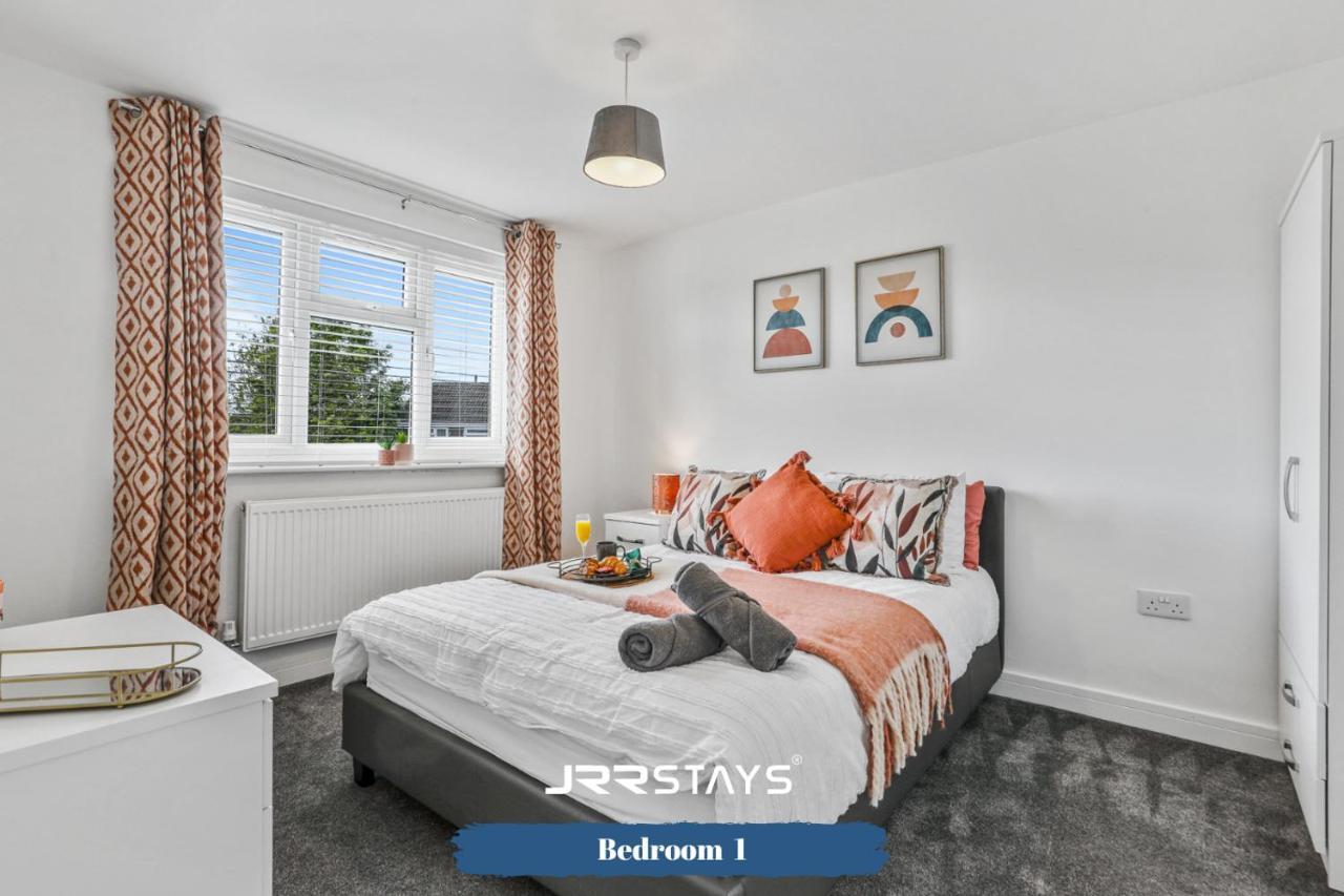 Wolverhampton - Amazing 3 Bedroom, Sleeps 6, Wi-Fi - Jrr Stays Bagian luar foto