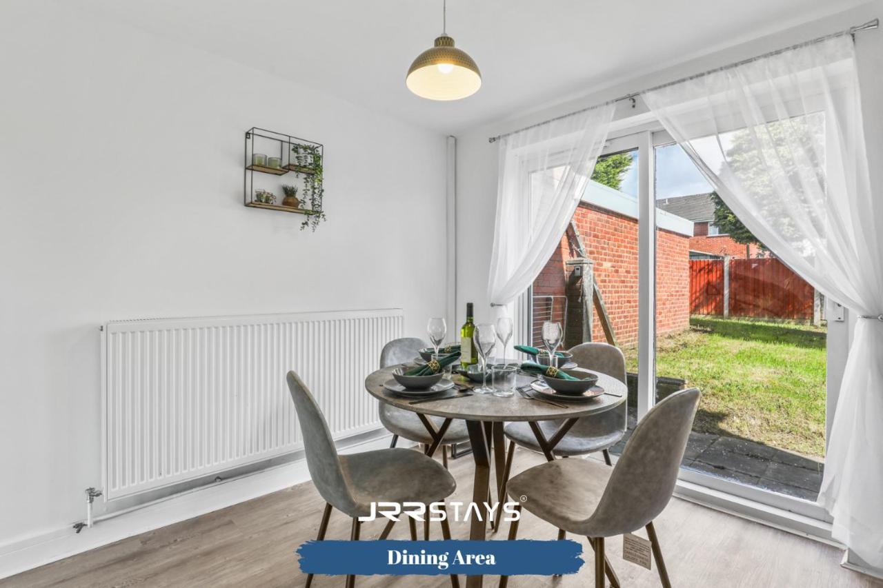 Wolverhampton - Amazing 3 Bedroom, Sleeps 6, Wi-Fi - Jrr Stays Bagian luar foto
