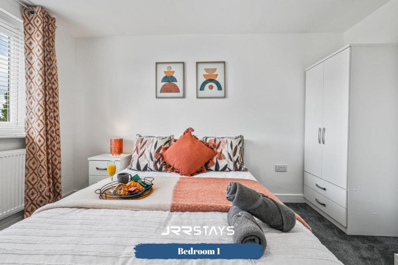 Wolverhampton - Amazing 3 Bedroom, Sleeps 6, Wi-Fi - Jrr Stays Bagian luar foto