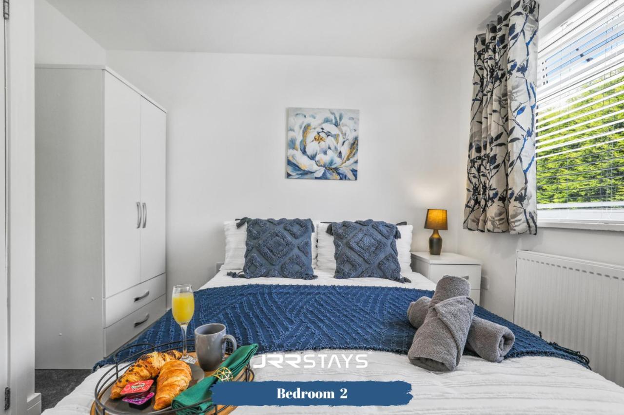 Wolverhampton - Amazing 3 Bedroom, Sleeps 6, Wi-Fi - Jrr Stays Bagian luar foto